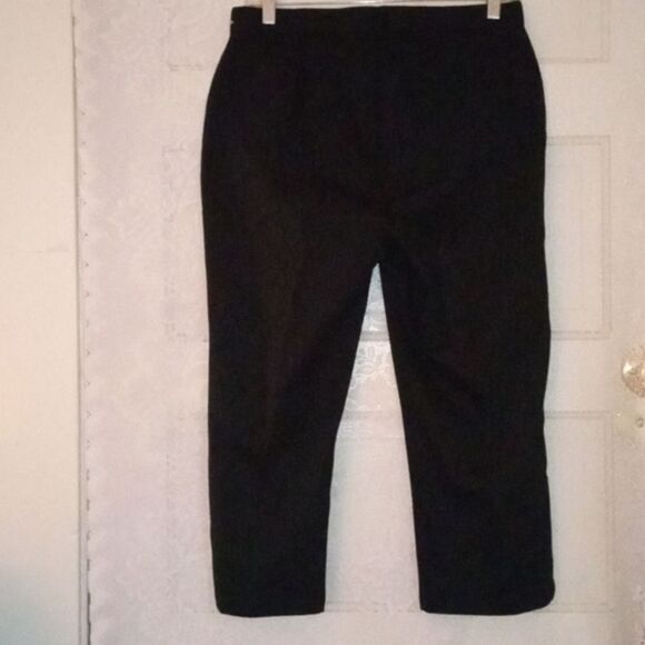 SIGNATURE COLLECTION WOMEN'S CAPRIS - Picture 2 of 10